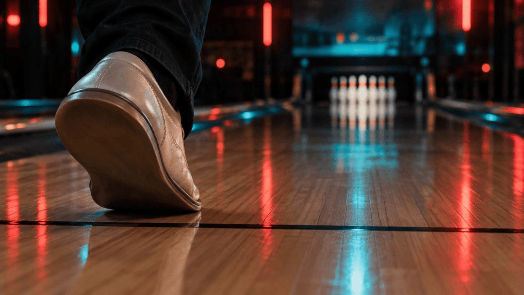Pourquoi met-on des chaussures de bowling ? Les 4 vraies raisons - Bowling Stars